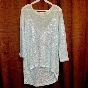 Women’s hi-lo blouse